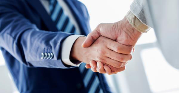 An image of two people shaking hands.